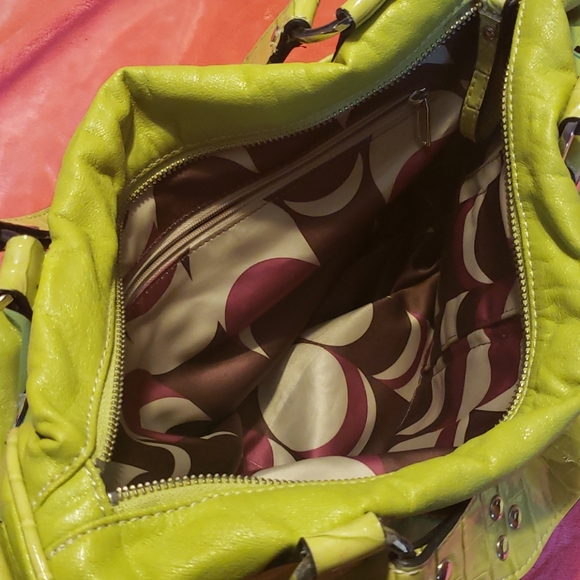 Guess purse - Picture 3 of 8